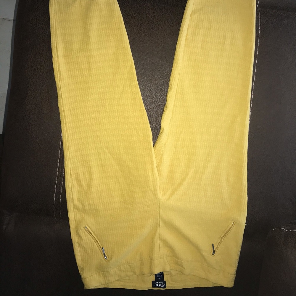 Stretch career capris